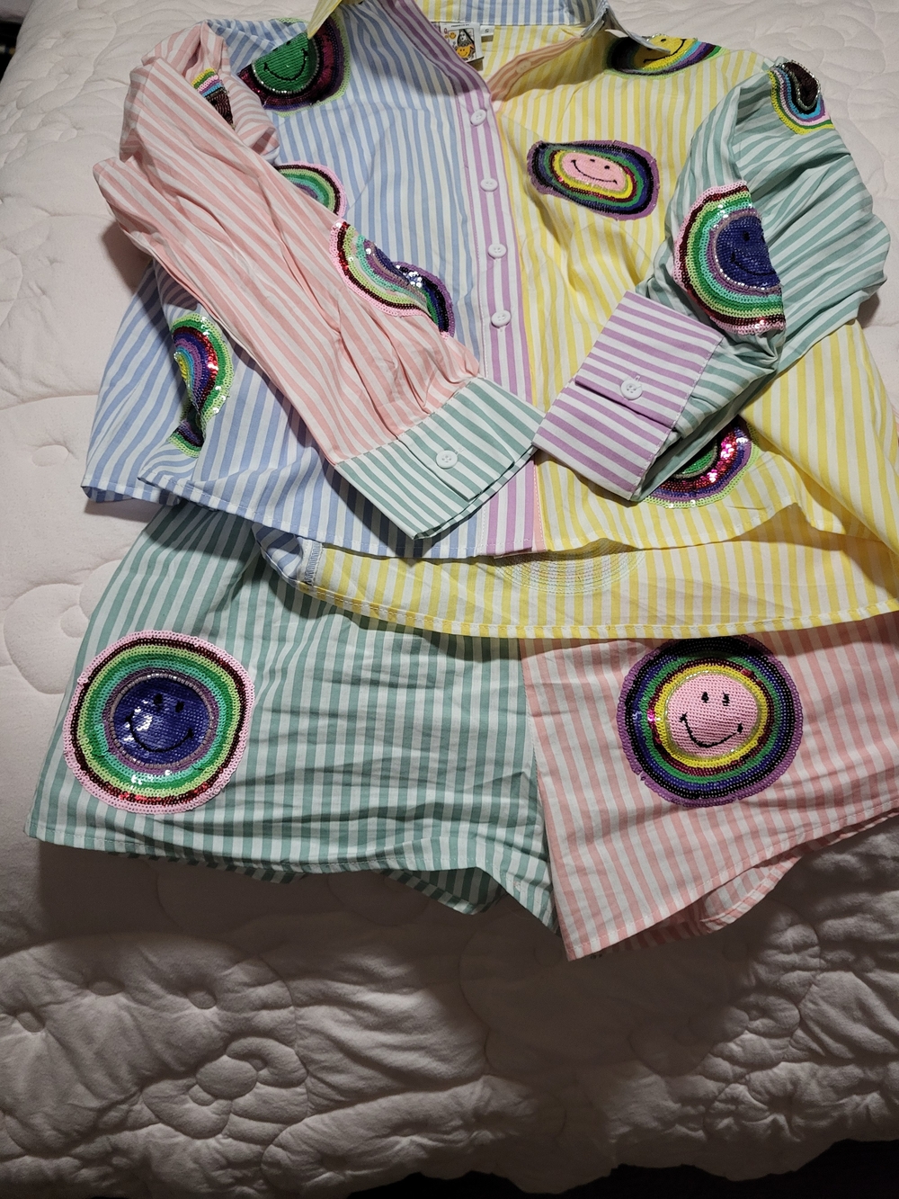 Queen Of Sparkles Pastel Striped Smiley Set - Multicolor